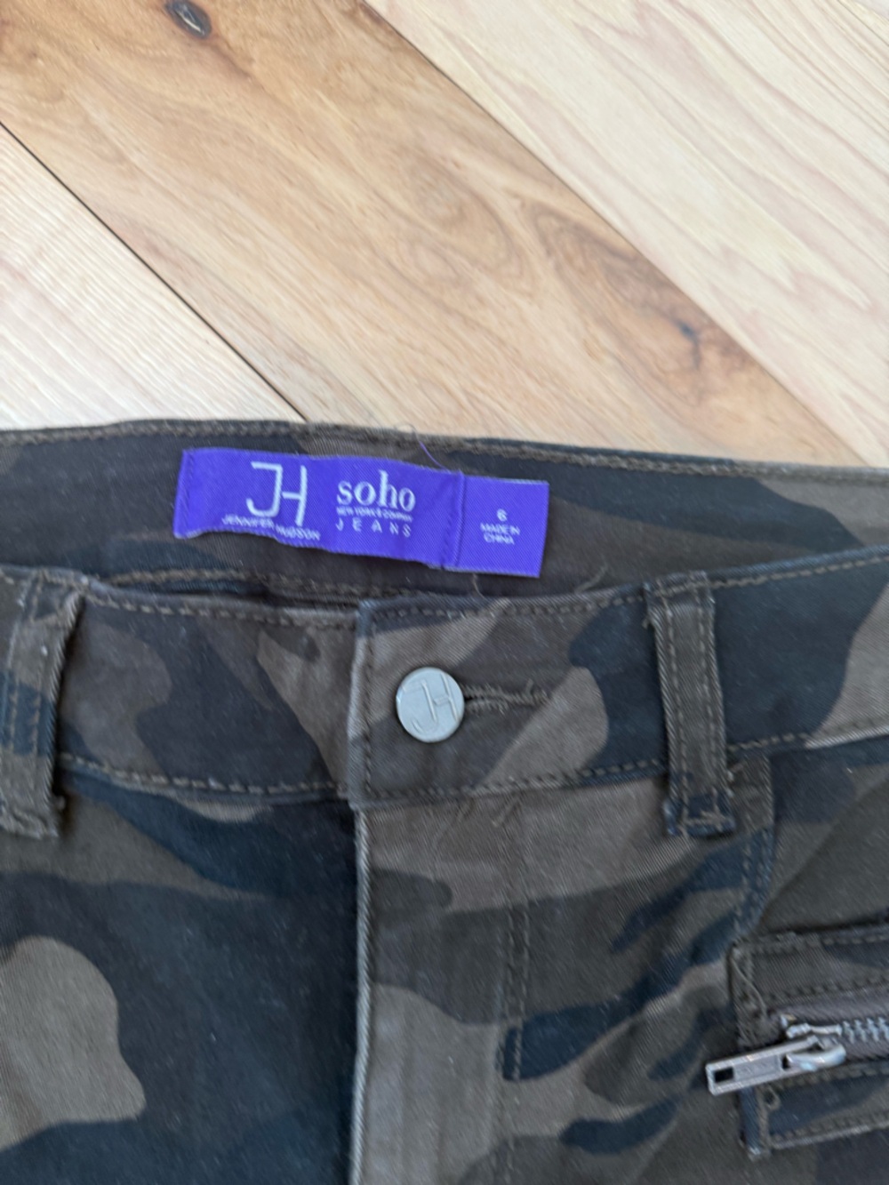 SOHO Jeans Camo Skinny Pants Zip Pocket Detail Size 6 - Picture 3 of 5